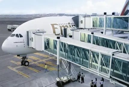 TKE AJUDA PASSAGEIROS E PASSAGEIRAS A EMBARCAR NO MAIOR AVIÃO
